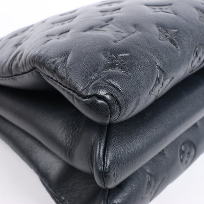 Louis Vuitton Coussin PM 2Way-Umhängetasche mit Monogrammprägung in Schwarz M57790