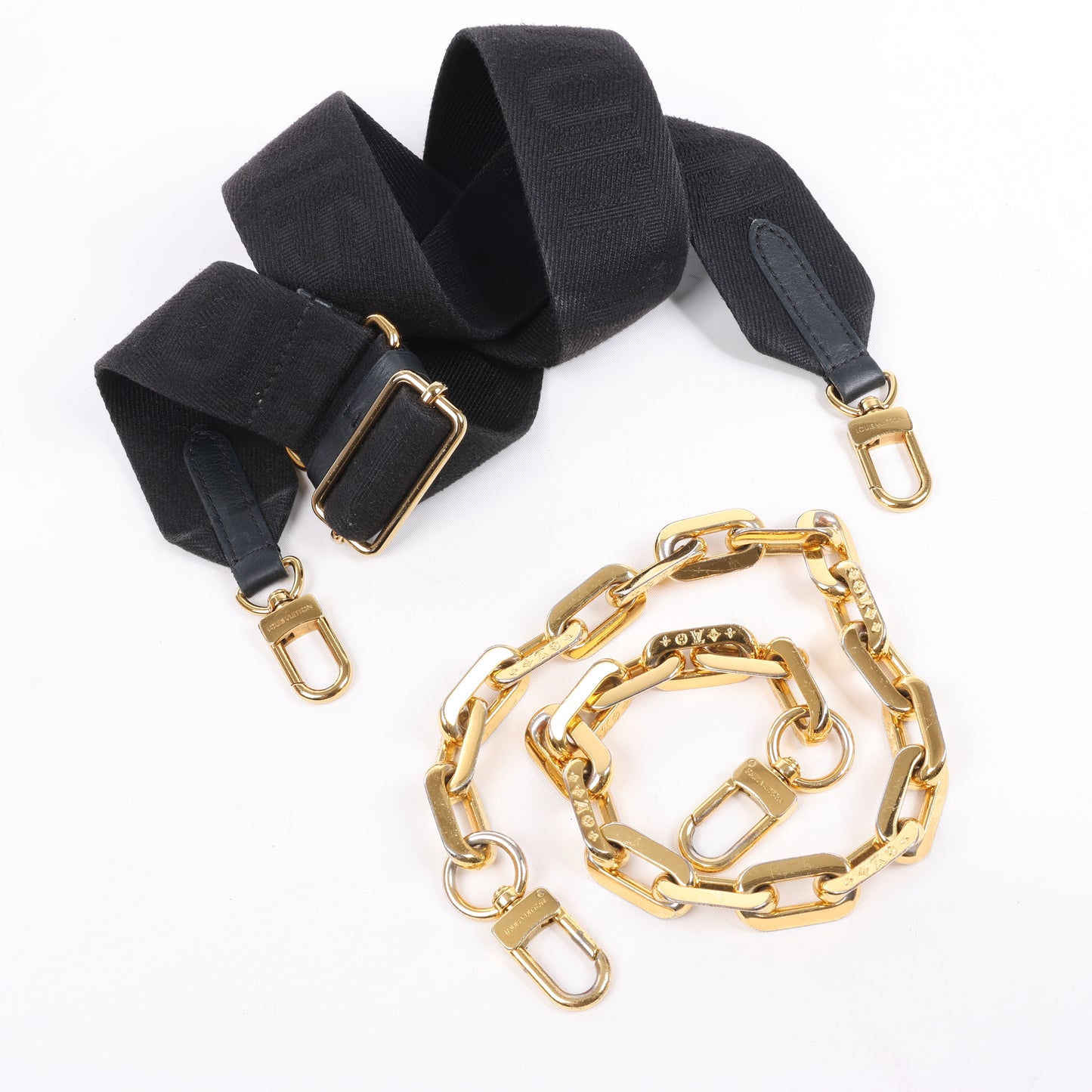 Louis Vuitton Coussin PM 2Way-Umhängetasche mit Monogrammprägung in Schwarz M57790