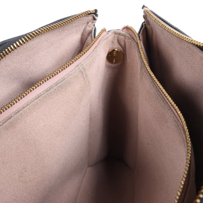 Louis Vuitton Coussin PM 2Way-Umhängetasche mit Monogrammprägung in Schwarz M57790