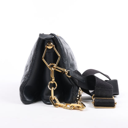 Louis Vuitton Coussin PM 2Way-Umhängetasche mit Monogrammprägung in Schwarz M57790