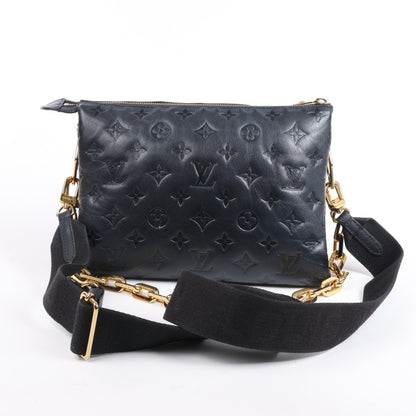 Louis Vuitton Coussin PM 2Way-Umhängetasche mit Monogrammprägung in Schwarz M57790
