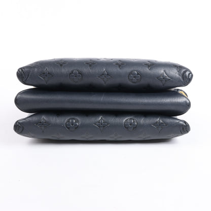 Louis Vuitton Coussin PM 2Way-Umhängetasche mit Monogrammprägung in Schwarz M57790
