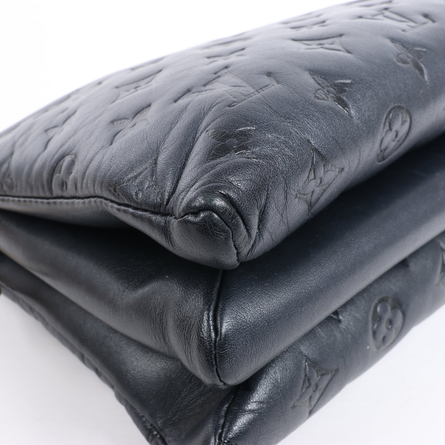 Louis Vuitton Coussin PM 2Way-Umhängetasche mit Monogrammprägung in Schwarz M57790