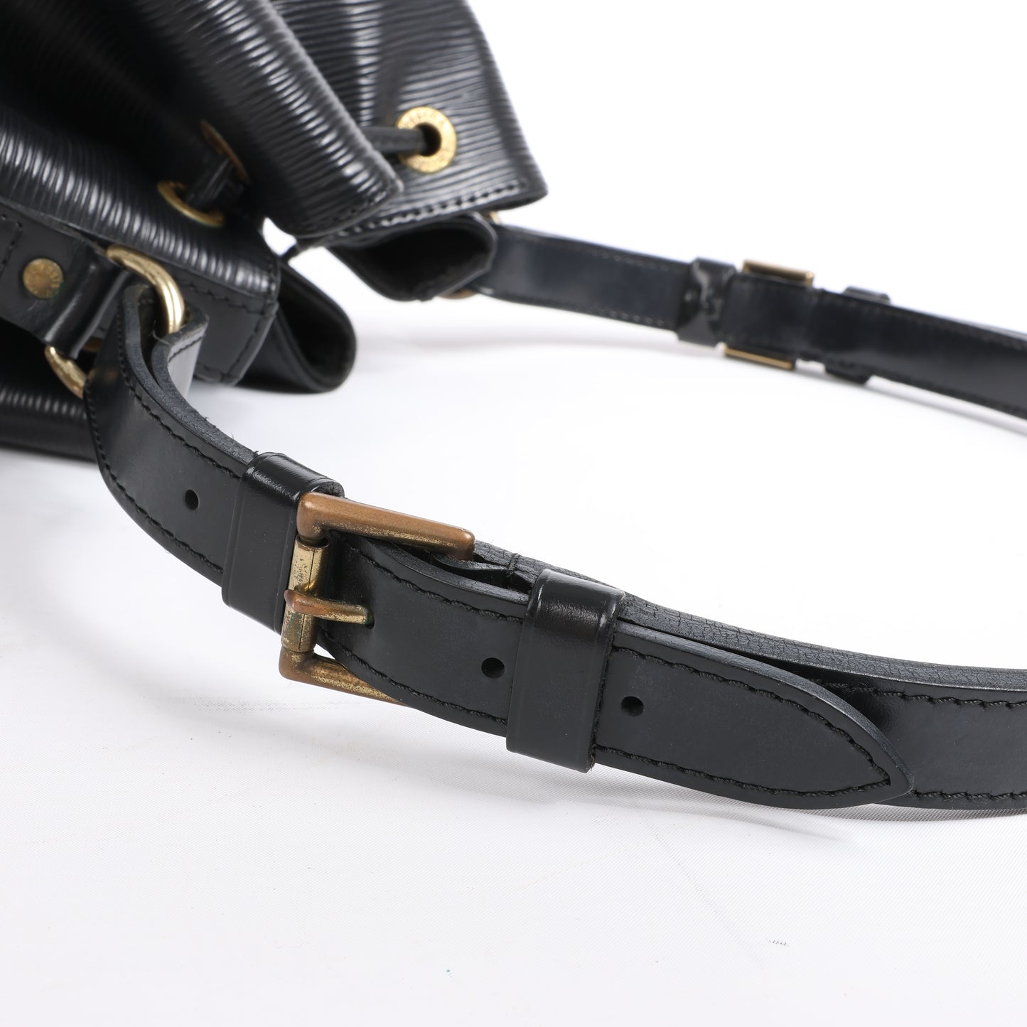 Louis Vuitton Epi Noé Shoulder Bag in Black M40842