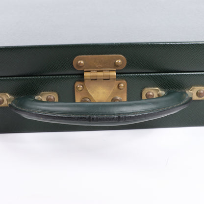 Louis Vuitton Taiga Diplomat Reisetasche in Grün M30014