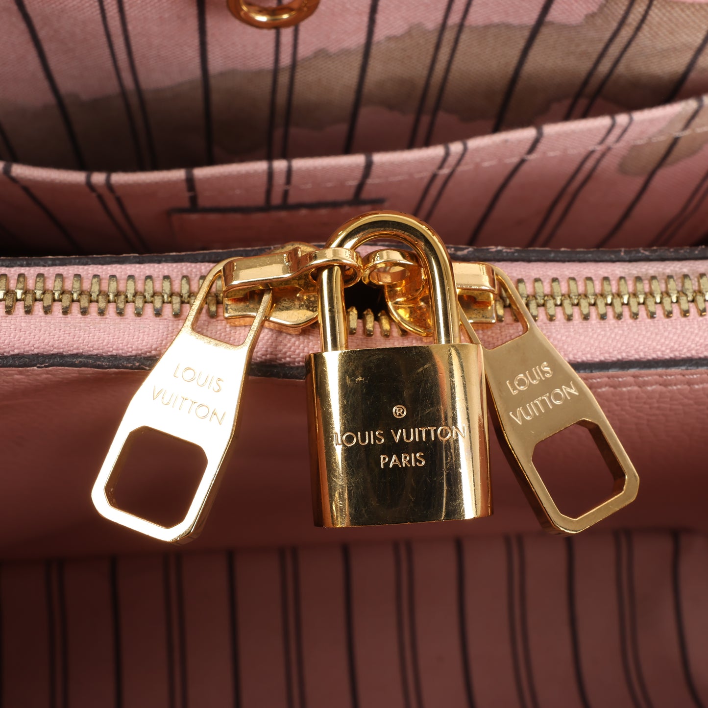 Louis Vuitton Monogram Empreinte Montaigne BB Sac à main en rose M44123