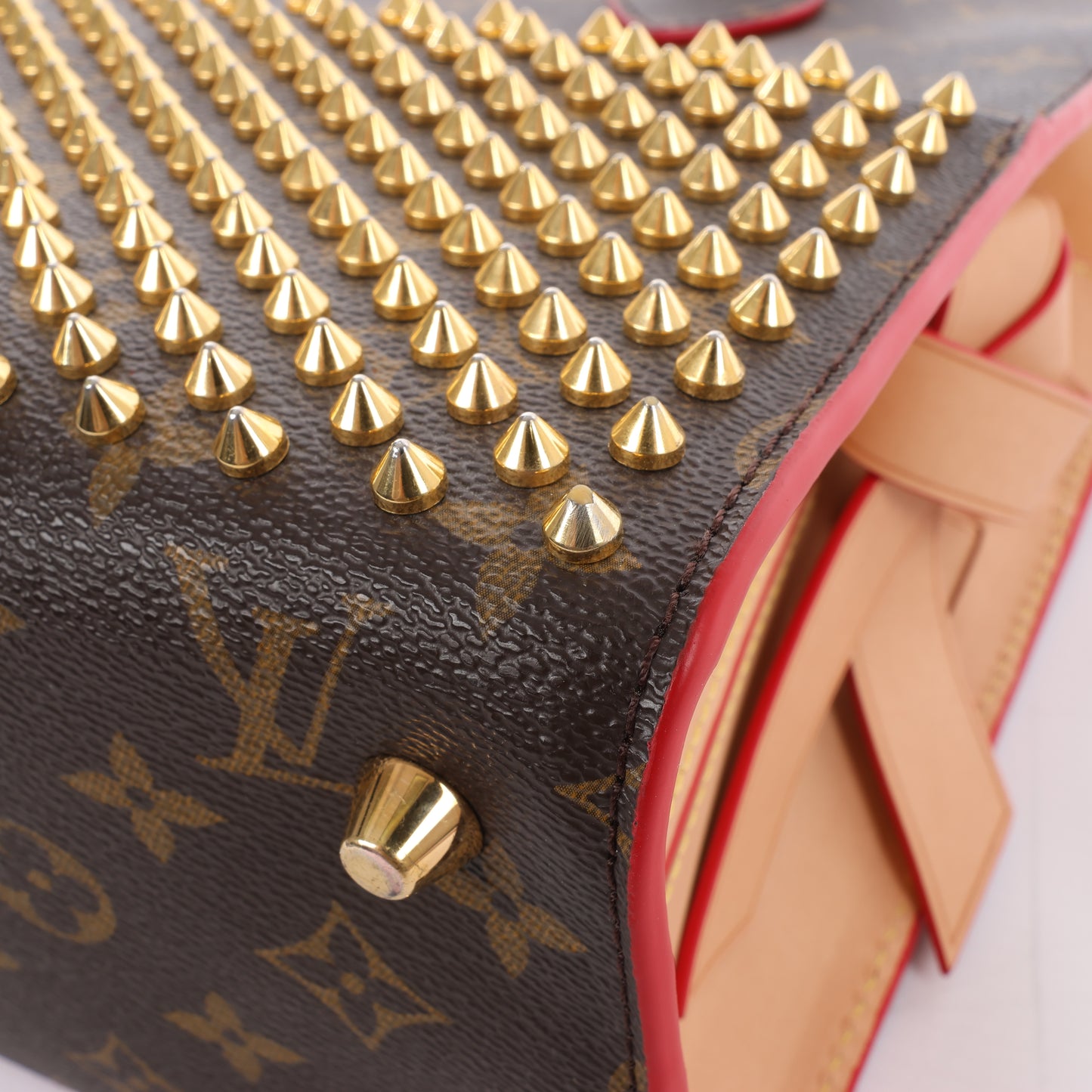 Louis Vuitton x Christian Louboutin Monogram Iconoclast Handtasche in Braun x Rot M41234
