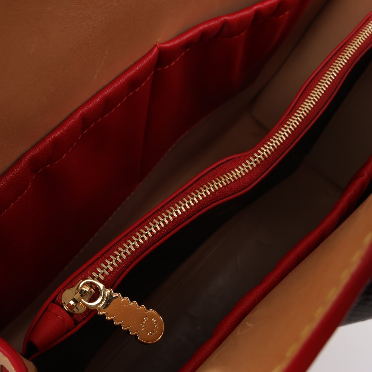 Louis Vuitton x Christian Louboutin Monogram Iconoclast Handtasche in Braun x Rot M41234