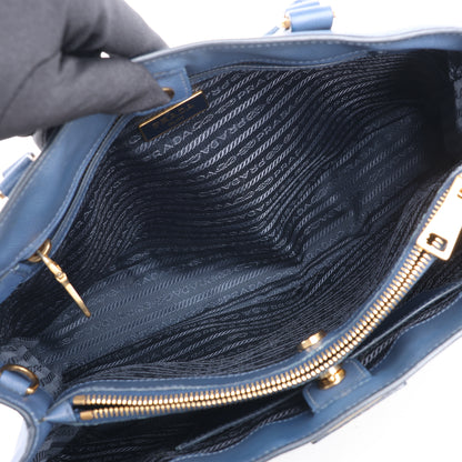 Sac à main Prada Galleria Saffiano Lux en cuir bleu