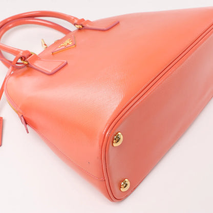 Sac à main Prada Saffiano Vernice Dome en cuir bidirectionnel, couleur bégonia BL0909