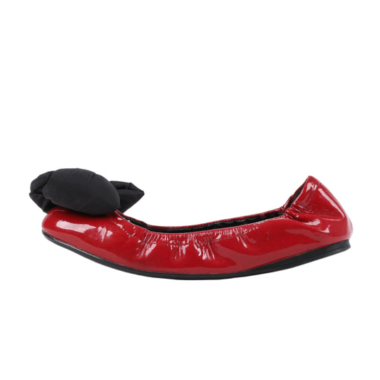 Ballerines Prada en cuir verni rouge avec nœud noir, taille 36,5 EU