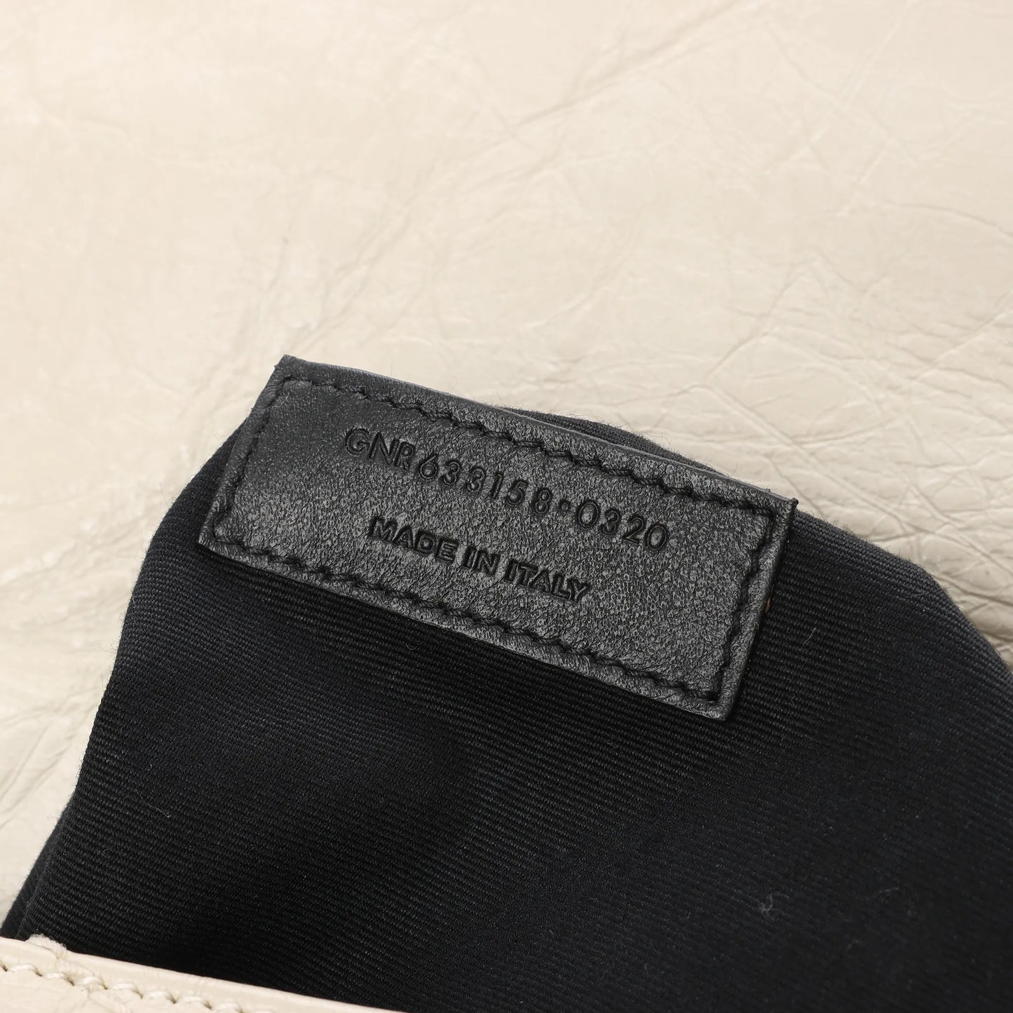 Saint Laurent Paris Niki Mittelgroße Schultertasche aus Leder mit Kettenriemen, Ecru, 633158
