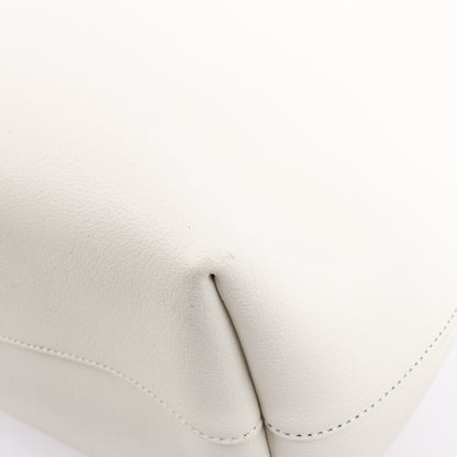 Saint Laurent Paris Sac Shopping Schultertasche aus Leder in Ecru 394195