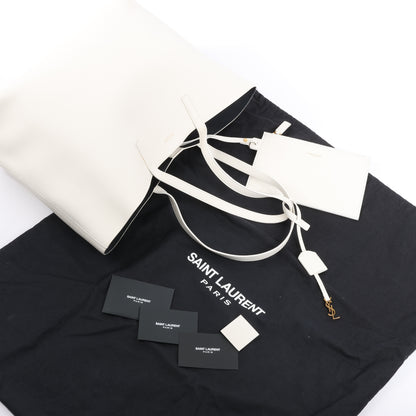 Saint Laurent Paris Sac Shopping Schultertasche aus Leder in Ecru 394195
