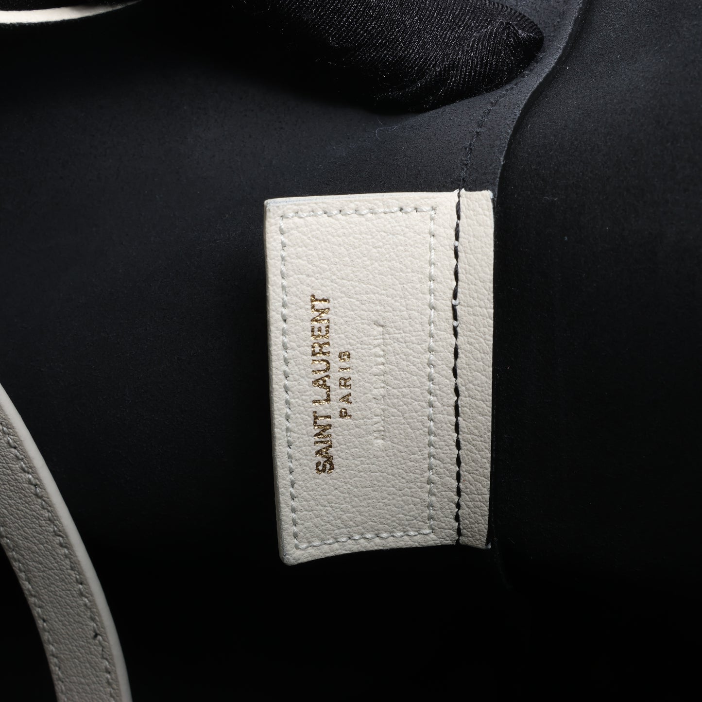 Saint Laurent Paris Sac Shopping Schultertasche aus Leder in Ecru 394195