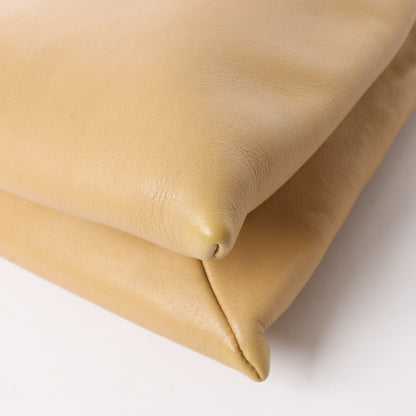 Mini sac à bandoulière en cuir beige The Row