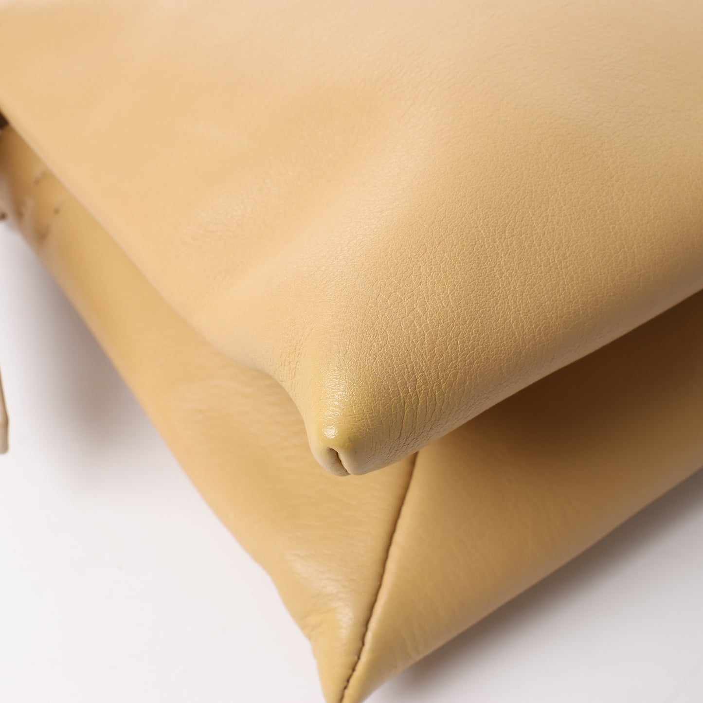 Mini sac à bandoulière en cuir beige The Row