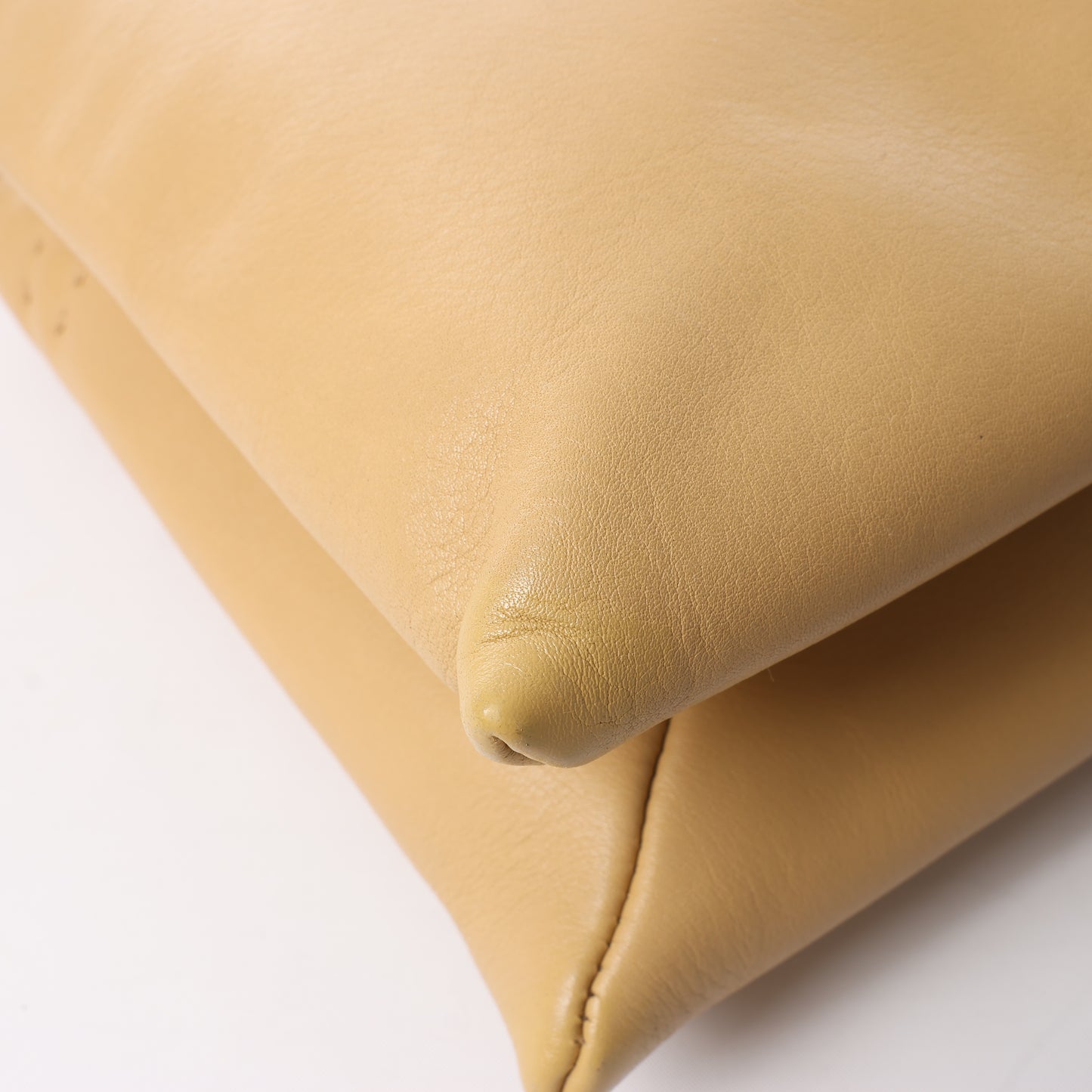 Mini sac à bandoulière en cuir beige The Row
