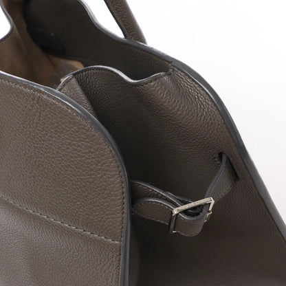 The Row Soft Margaux 15 Lederhandtasche in Grau