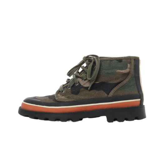 Valentino Garavani Sneakers mit Camouflage-Print in Khaki, Größe 38 EU