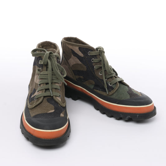 Valentino Garavani Sneakers mit Camouflage-Print in Khaki, Größe 38 EU