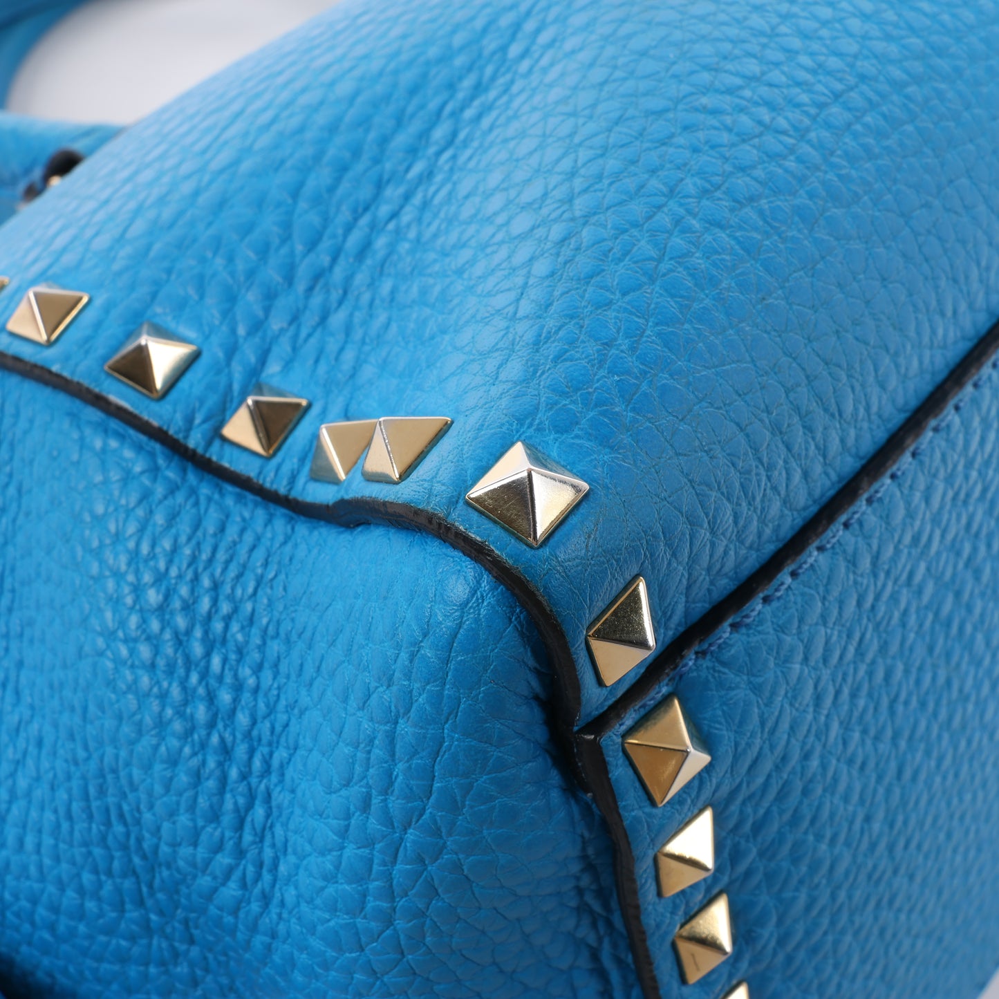 Valentino Garavani – Rockstud – 2-Wege-Handtasche aus blauem Leder