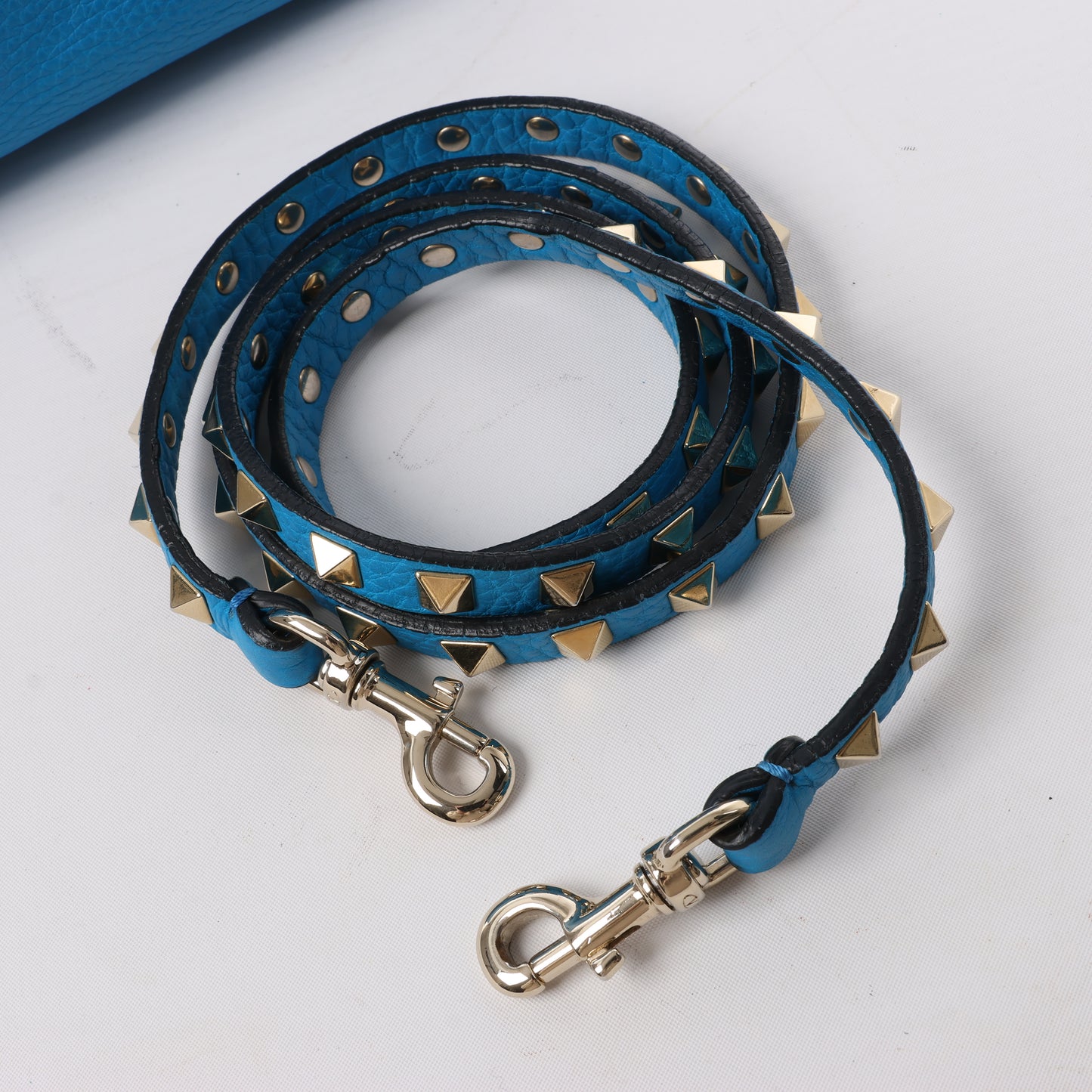 Valentino Garavani – Rockstud – 2-Wege-Handtasche aus blauem Leder