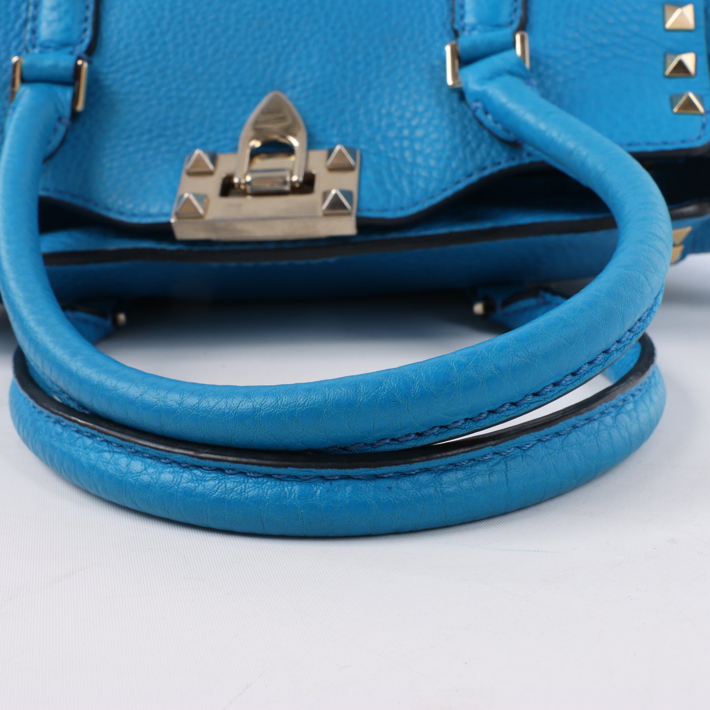 Valentino Garavani – Rockstud – 2-Wege-Handtasche aus blauem Leder