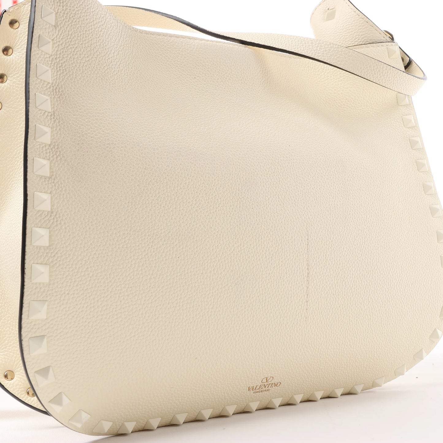 Valentino Garavani Sac à bandoulière en cuir Rockstud en écru