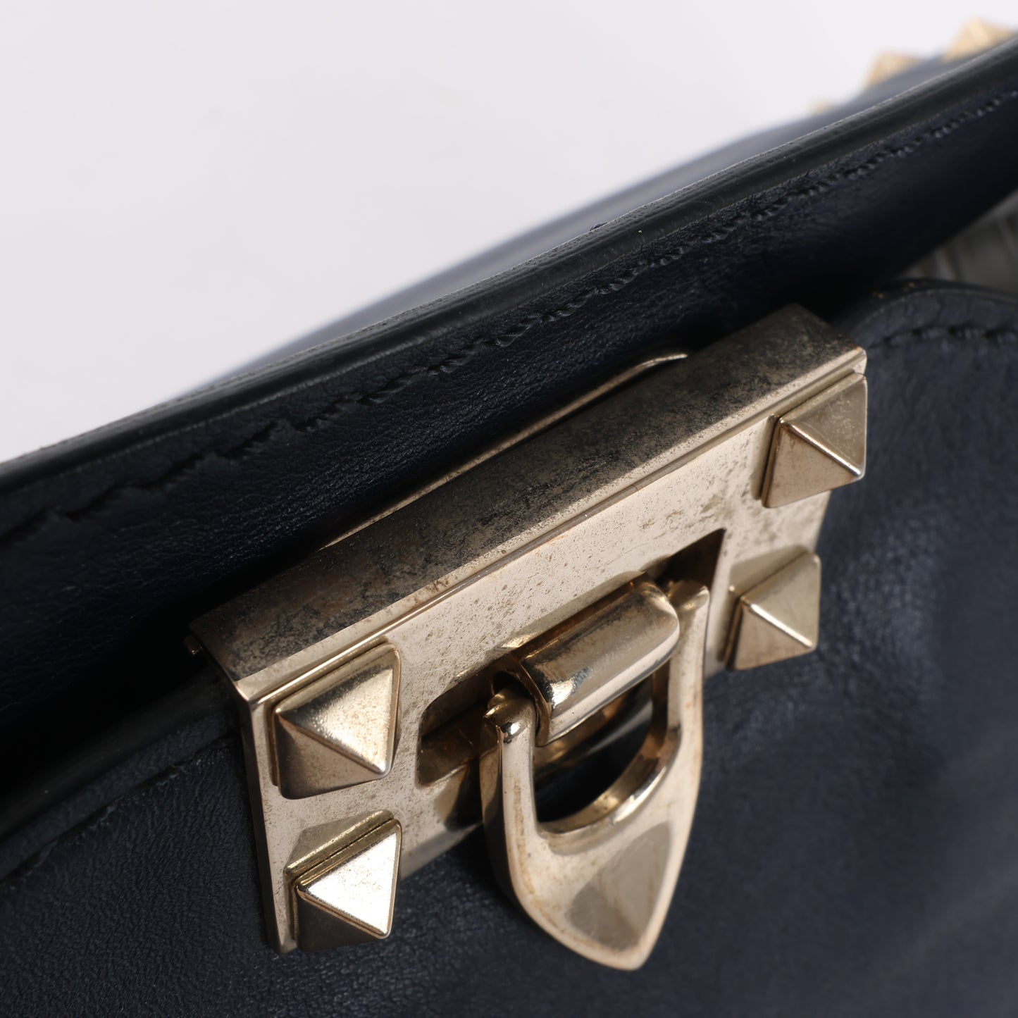Valentino Garavani Rockstud 2Way-Handtasche aus Leder in Marineblau