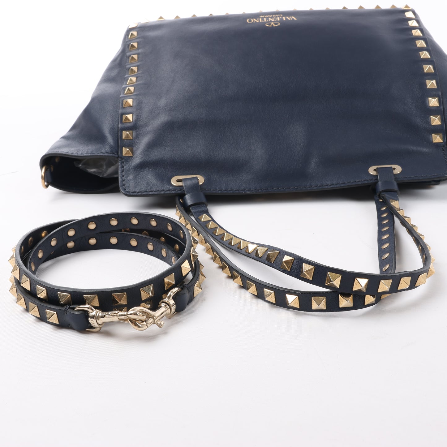 Valentino Garavani Rockstud 2Way-Handtasche aus Leder in Marineblau