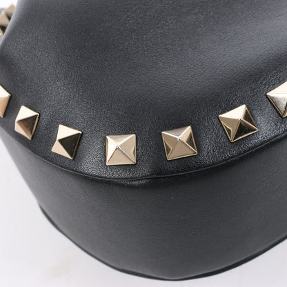 Valentino Garavani – Rockstuds – Schwarze Schultertasche aus Leder mit Kettenriemen