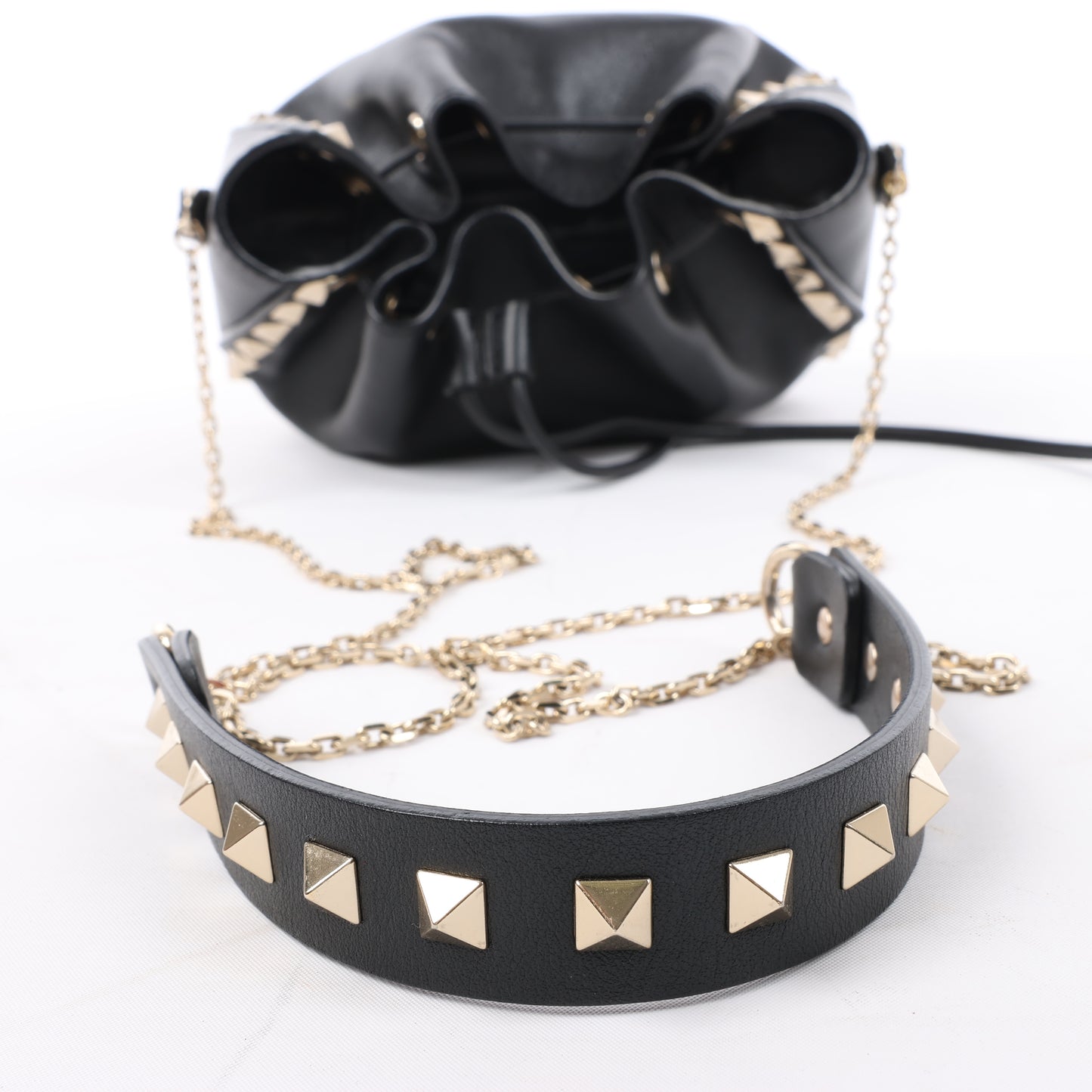 Valentino Garavani – Rockstuds – Schwarze Schultertasche aus Leder mit Kettenriemen