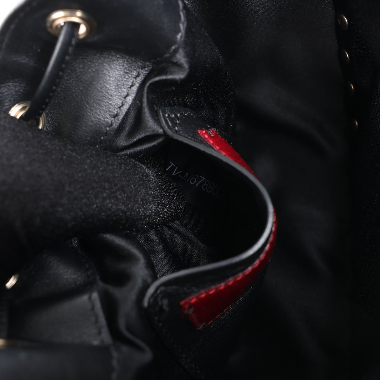 Valentino Garavani – Rockstuds – Schwarze Schultertasche aus Leder mit Kettenriemen