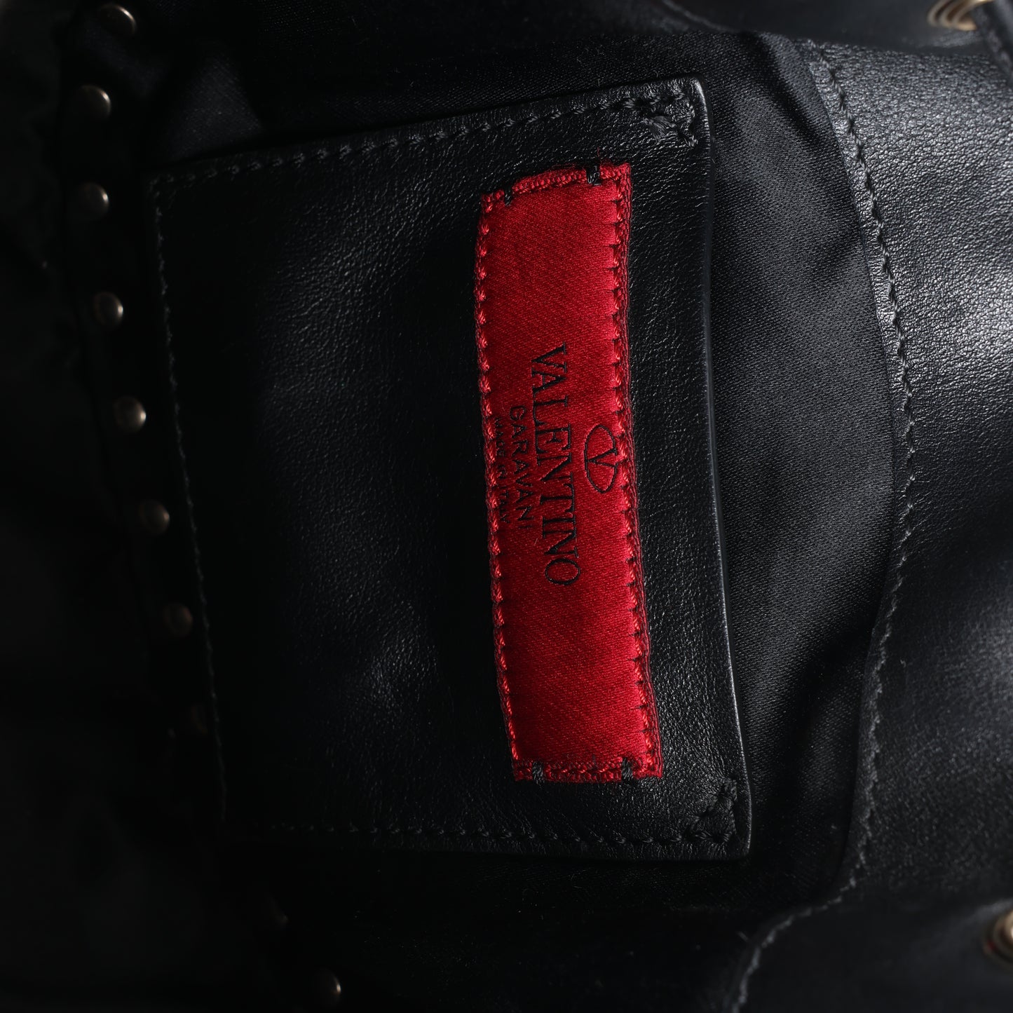Valentino Garavani – Rockstuds – Schwarze Schultertasche aus Leder mit Kettenriemen