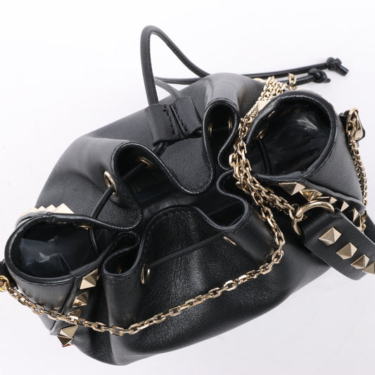 Valentino Garavani – Rockstuds – Schwarze Schultertasche aus Leder mit Kettenriemen