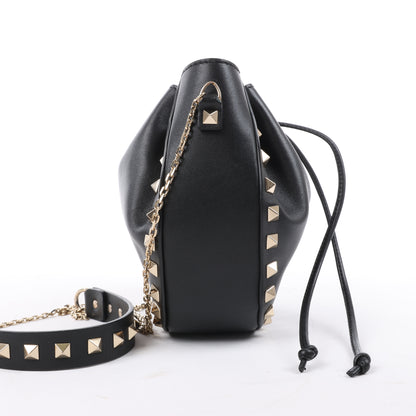 Valentino Garavani – Rockstuds – Schwarze Schultertasche aus Leder mit Kettenriemen