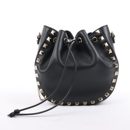 Valentino Garavani – Rockstuds – Schwarze Schultertasche aus Leder mit Kettenriemen