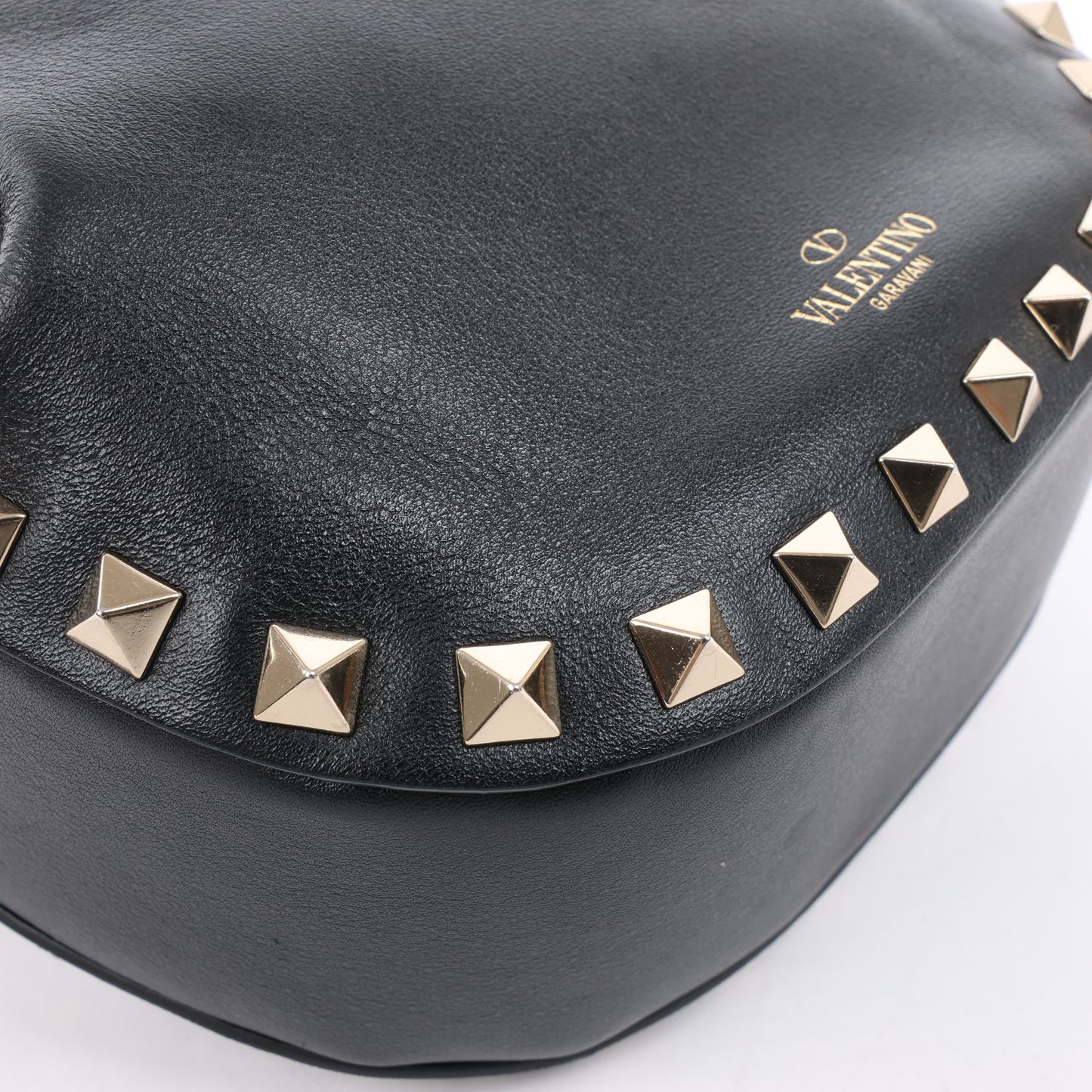 Valentino Garavani – Rockstuds – Schwarze Schultertasche aus Leder mit Kettenriemen